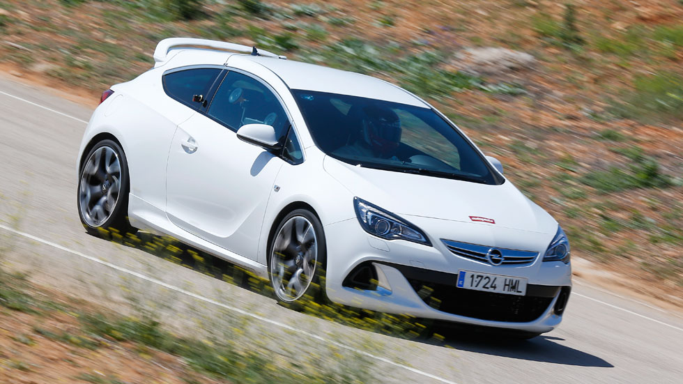 El Opel Astra OPC, en circuito El Opel Astra OPC, en circuito