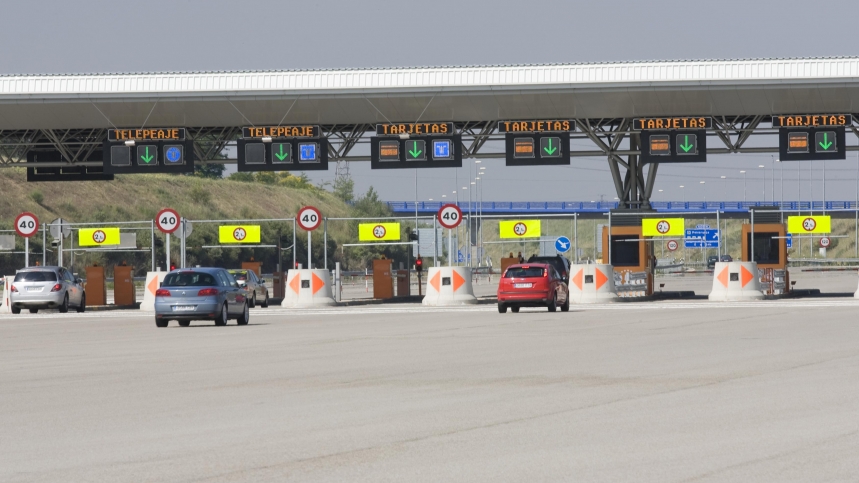 ¿Por qué más de 300.000 conductores españoles no han pagado en los peajes portugueses?