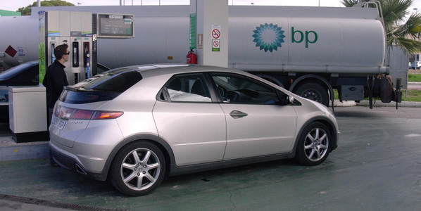 Que es mejor meter la gasolina en los floreros 2115