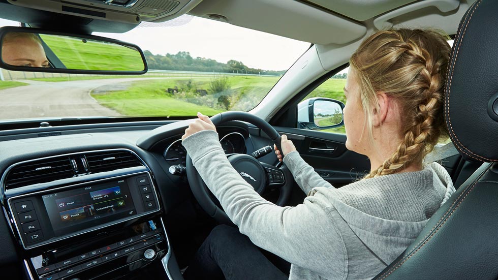 coche tesla vs nuevo tesla mas economico