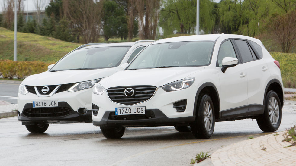 Comparativa: Mazda CX-5 2.0 Skyactiv-G vs Nissan Qashqai 1 ... Comparativa: Mazda CX-5 2.0 Skyactiv-G vs Nissan Qashqai 1 ...