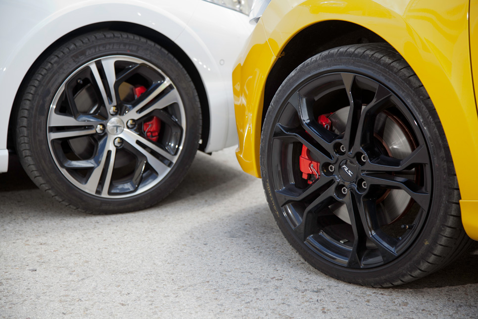 Peugeot 208 GTI vs Renault Clios RS Peugeot 208 GTI vs Renault Clios RS