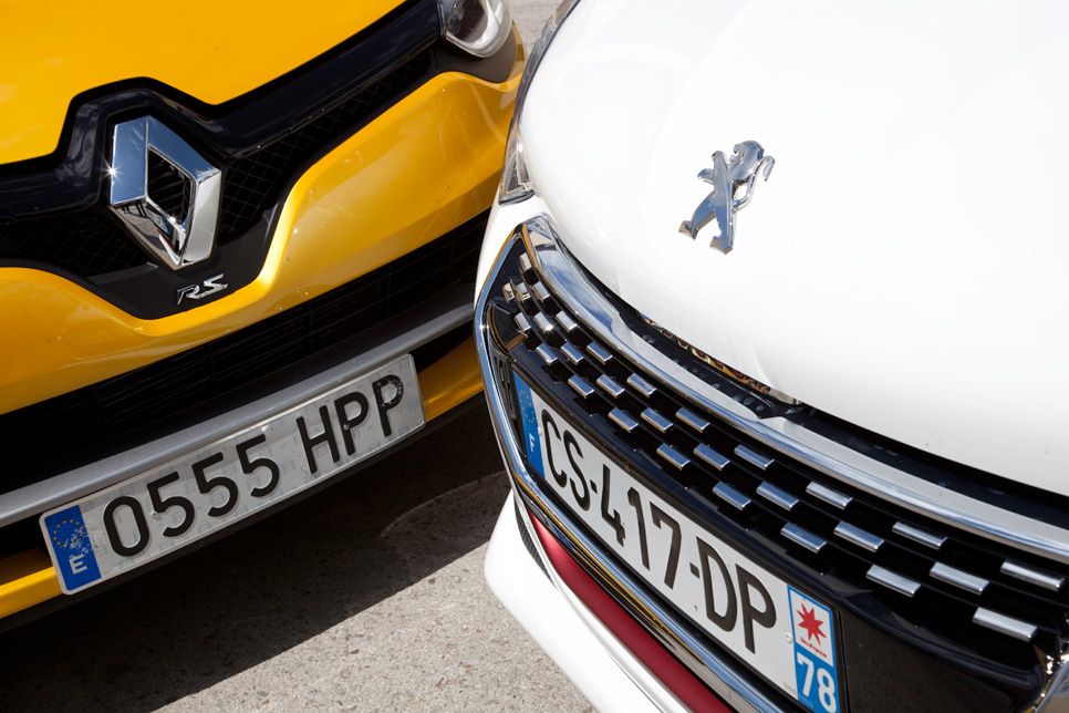 Peugeot 208 GTI vs Renault Clio RS