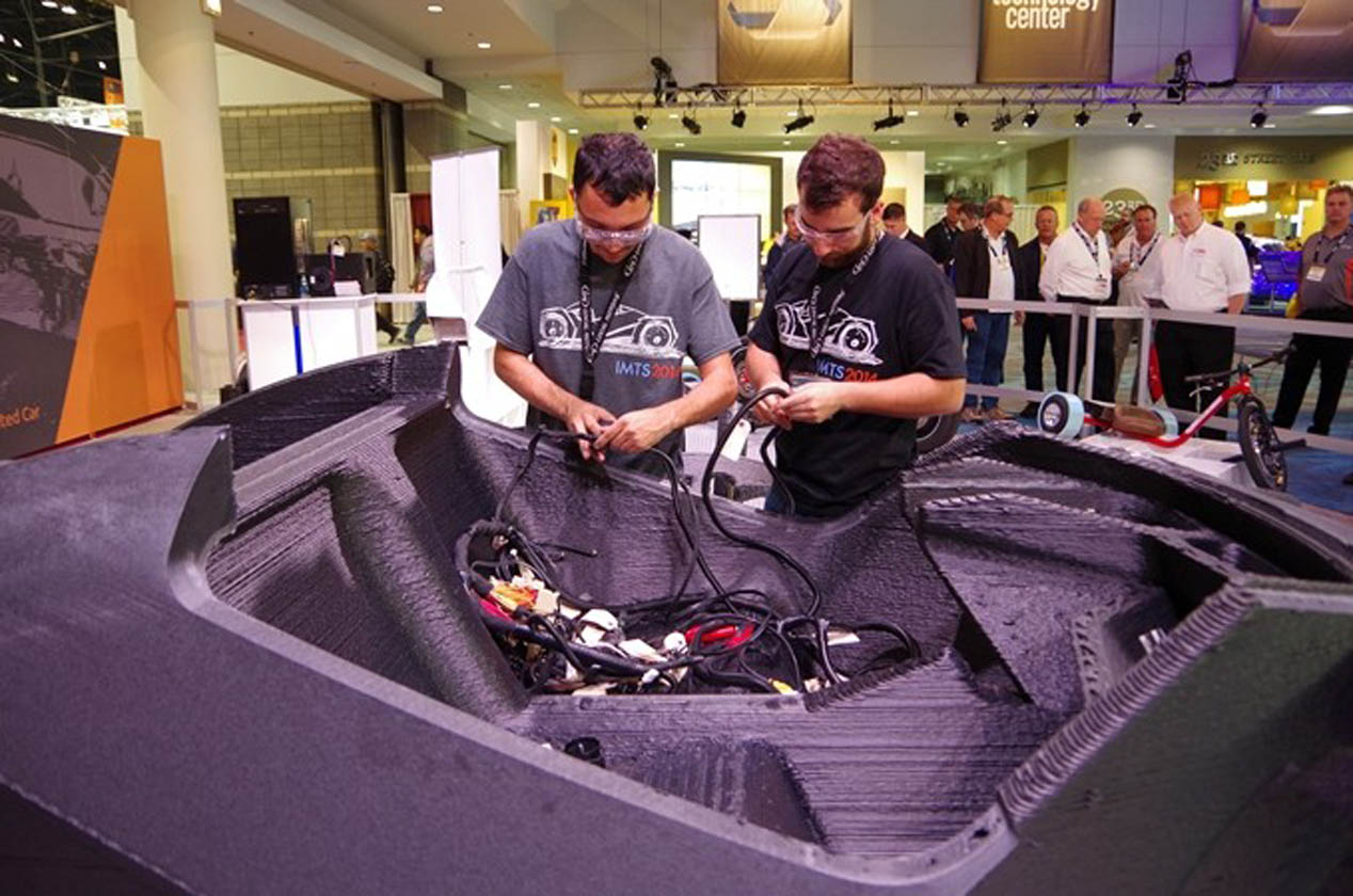 Strati, conducen el primer coche impreso en 3D