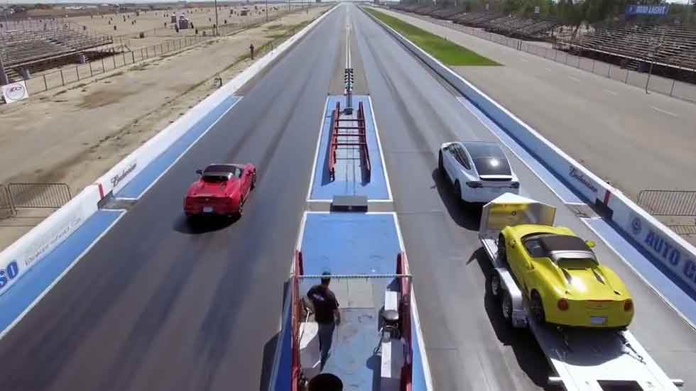 Alfa Romeo 4c Vs Tesla Model X P90d Remolcando Otro 4c