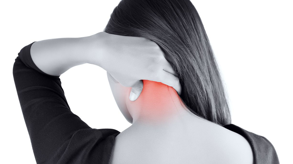 sintomas de esguince cervical