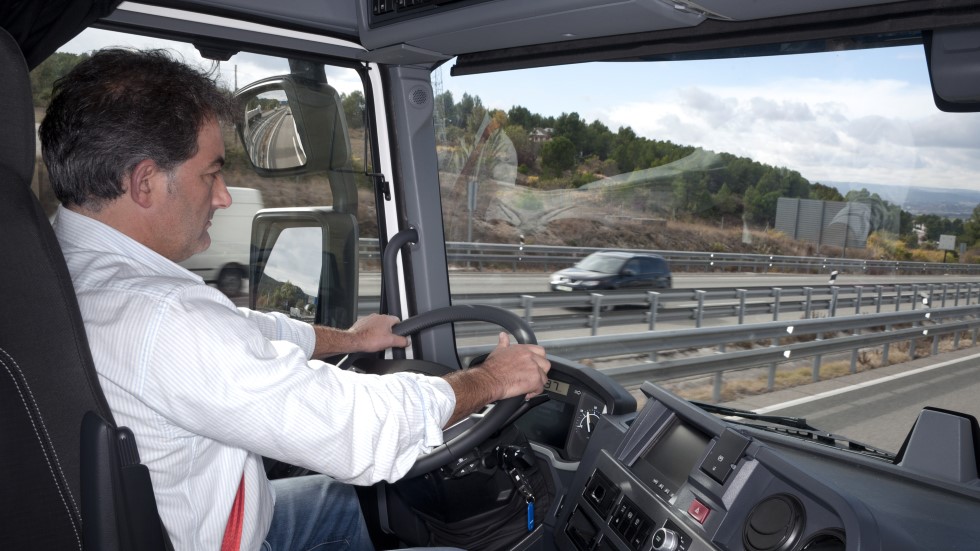 Los camioneros, ¿obligados a tener ya bachillerato para poder ...