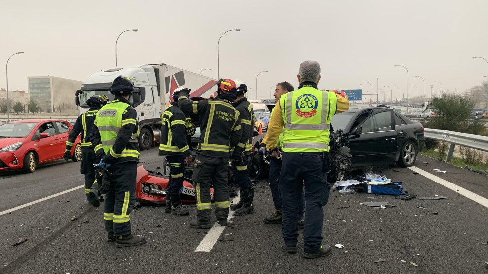 La DGT alerta de un gran accidente múltiple en Madrid, que obliga a cortar la M45 (vídeo La DGT alerta de un gran accidente múltiple en Madrid, que obliga a cortar la M45 (vídeo