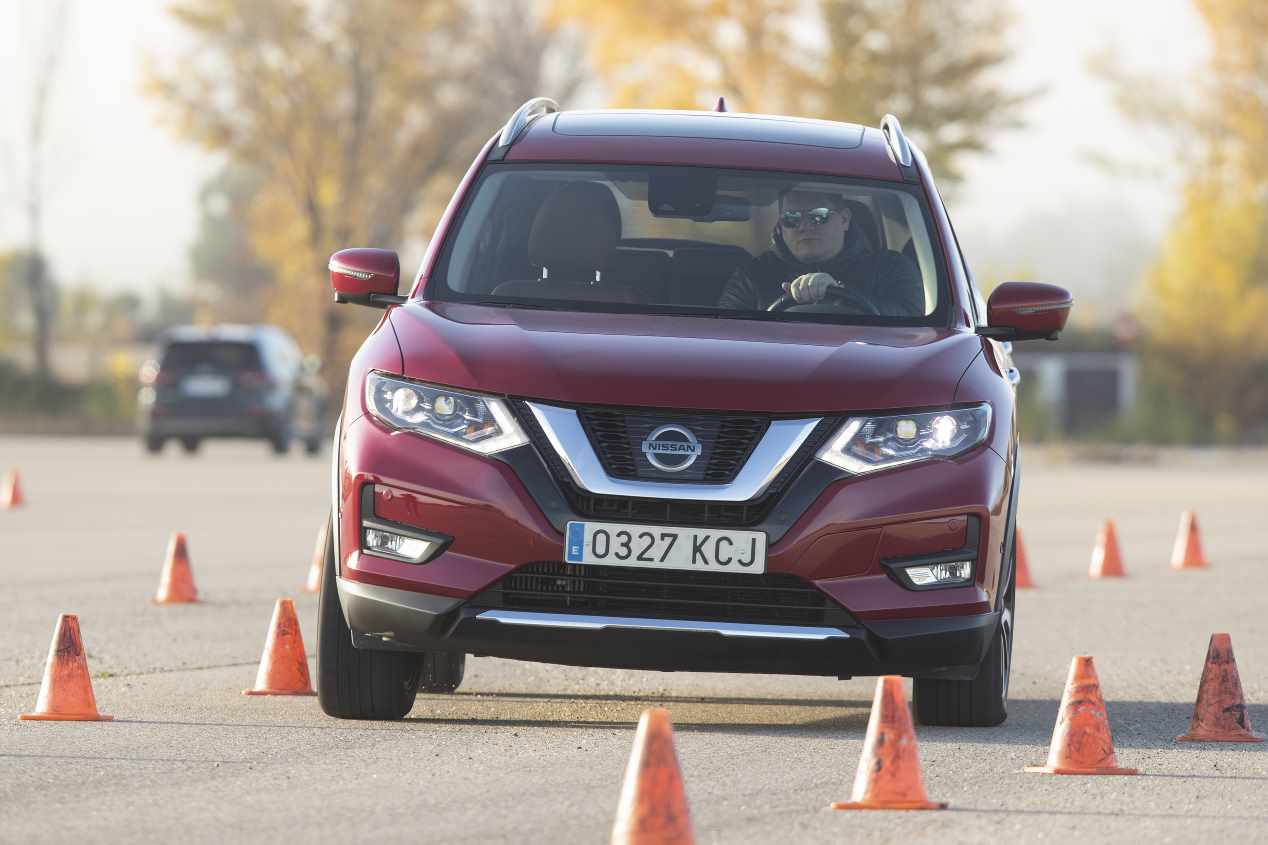 Comparativa: Nissan X-Trail dCi vs Peugeot 5008 BlueHDi