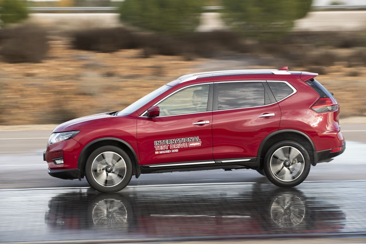 Comparativa: Nissan X-Trail dCi vs Peugeot 5008 BlueHDi