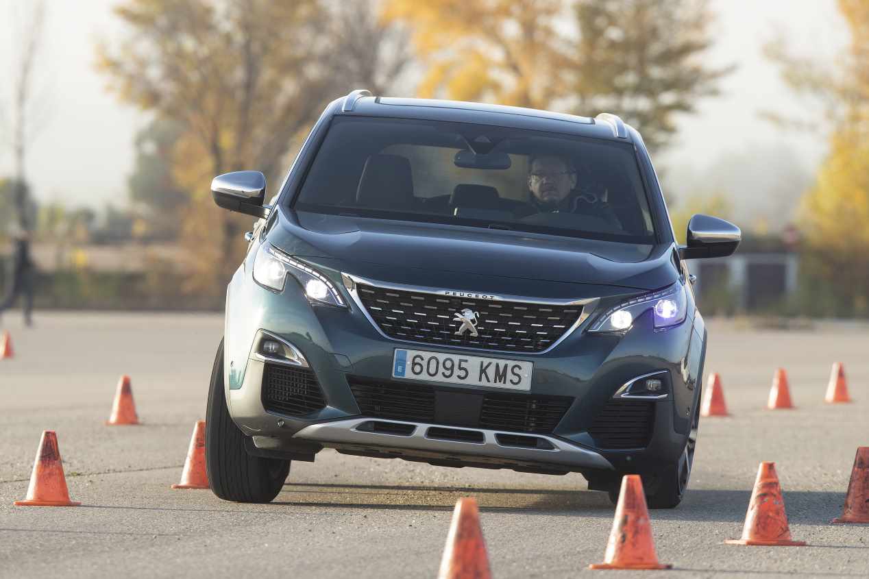 Comparativa: Nissan X-Trail dCi vs Peugeot 5008 BlueHDi