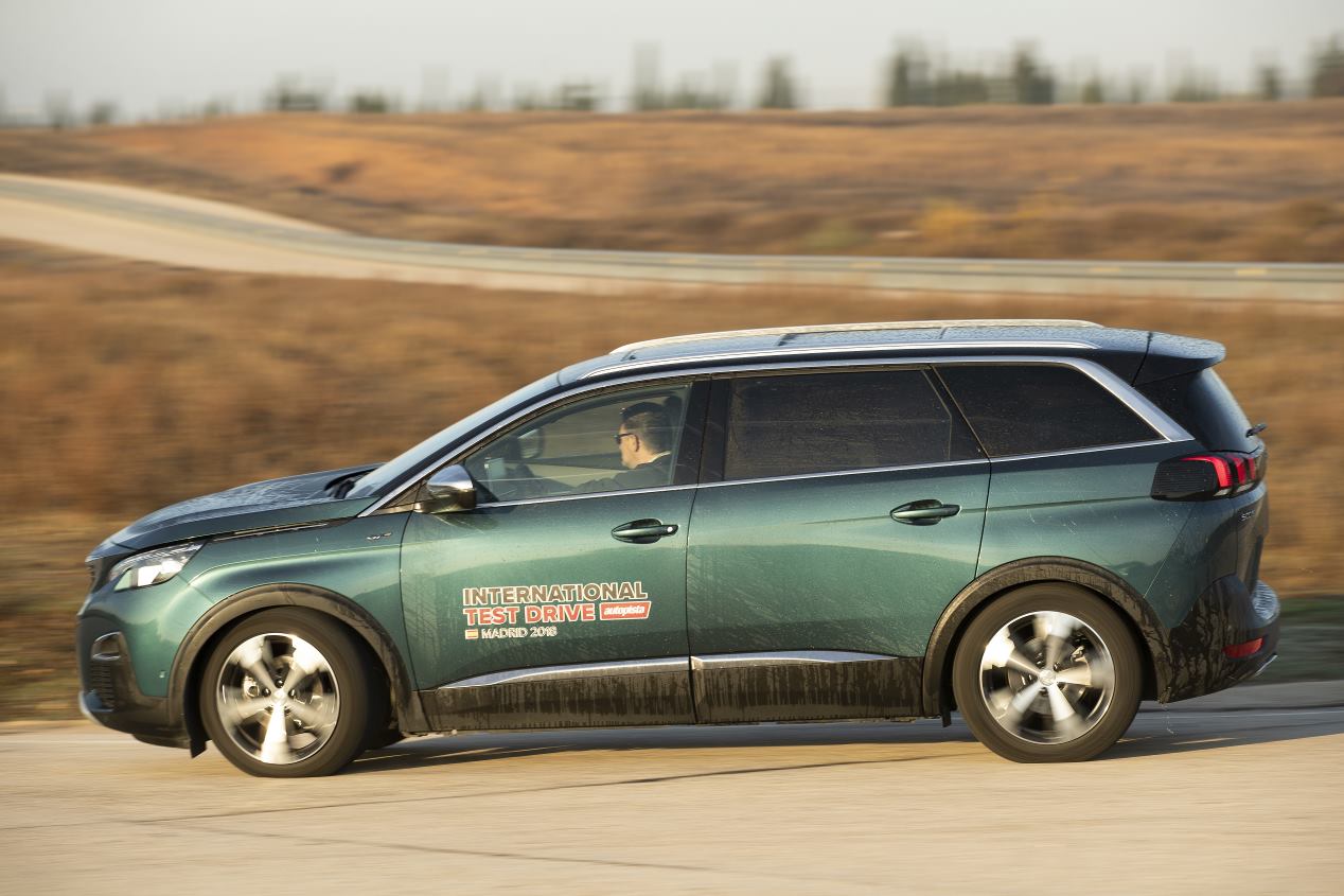 Comparativa: Nissan X-Trail dCi vs Peugeot 5008 BlueHDi