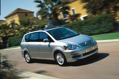 Toyota avensis verso 2004