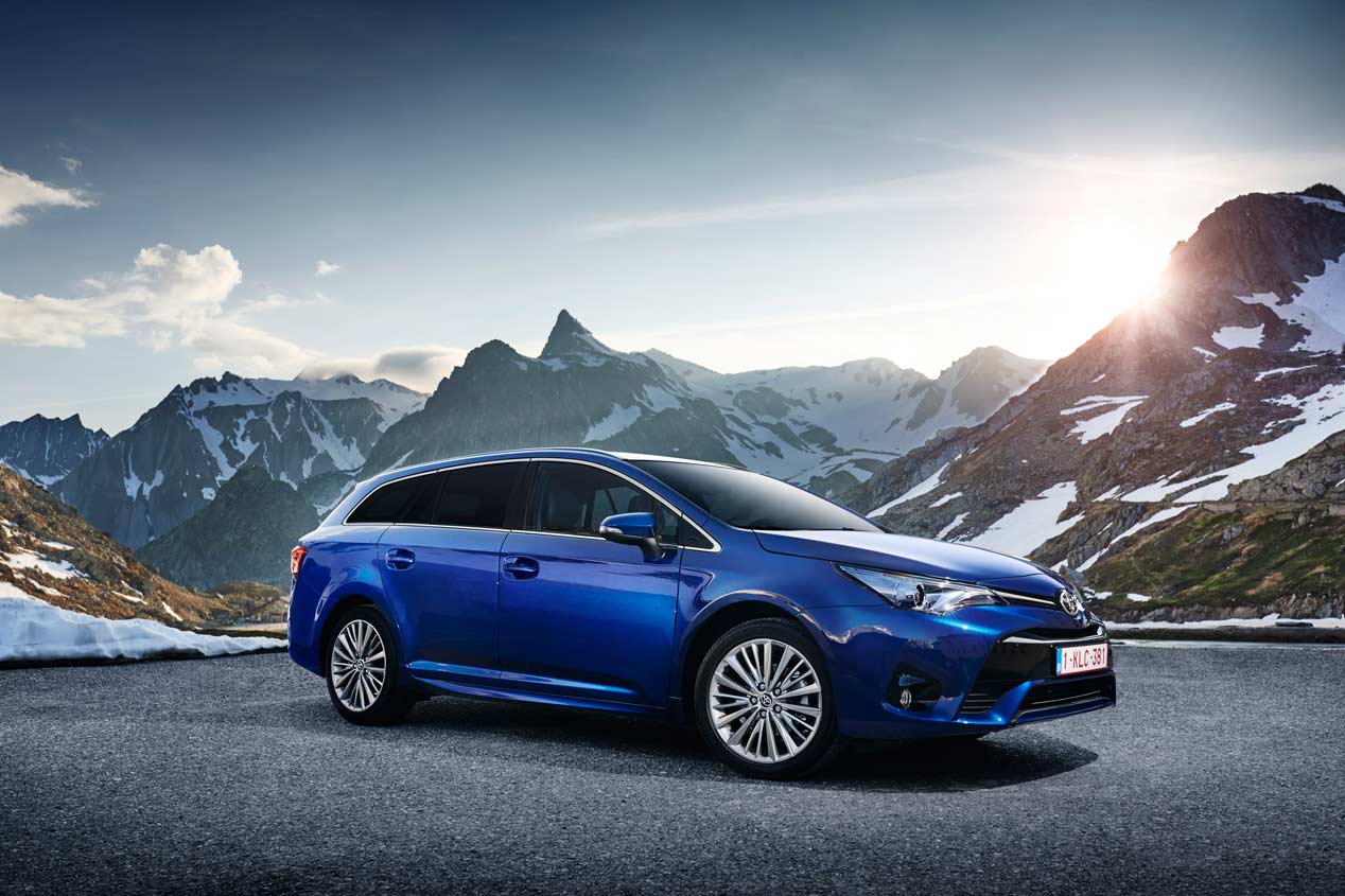 Toyota avensis 2015