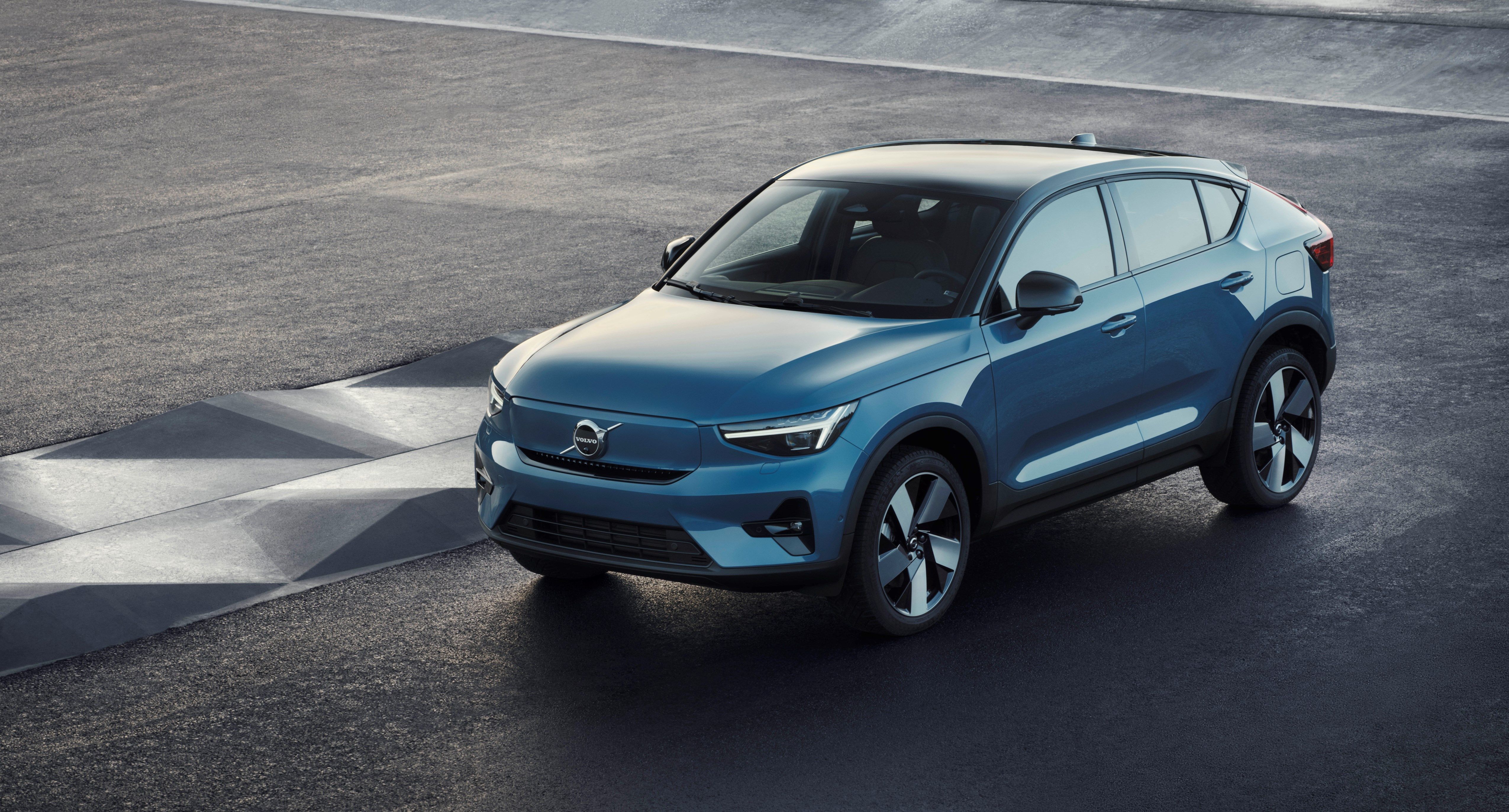 El Volvo XC40 2023 tomará el frontal del C40 (en la foto).