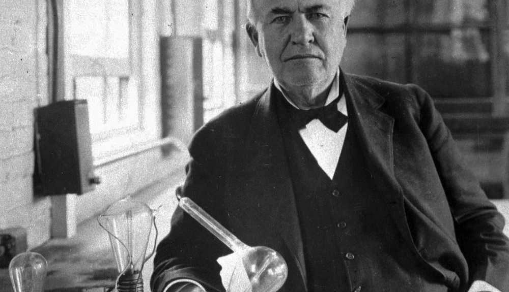 La corriente alterna de Tesla provocó una guerra con Thomas Edison. La corriente alterna de Tesla provocó una guerra con Thomas Edison.