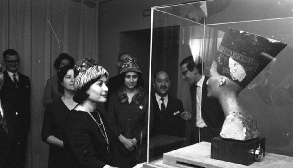 El busto tardó tiempo en mostrarse públicamente. El busto tardó tiempo en mostrarse públicamente.