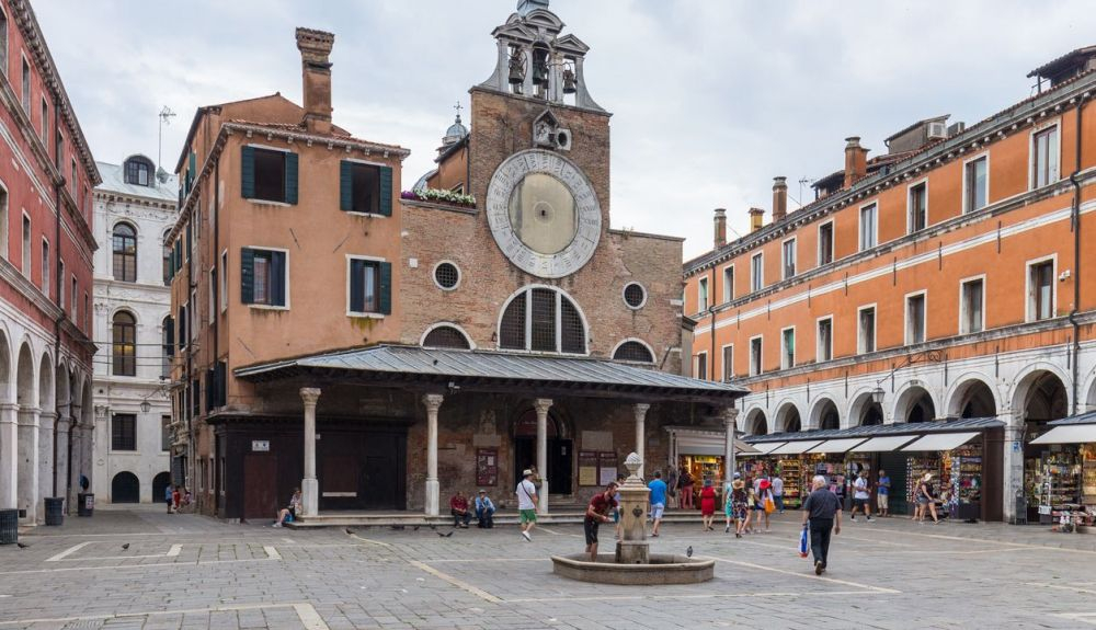 Iglesia de San Giacomo di Rialto. Iglesia de San Giacomo di Rialto.
