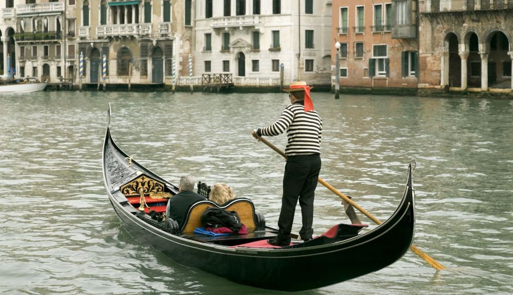 Góndola en el Gran Canal. Góndola en el Gran Canal.