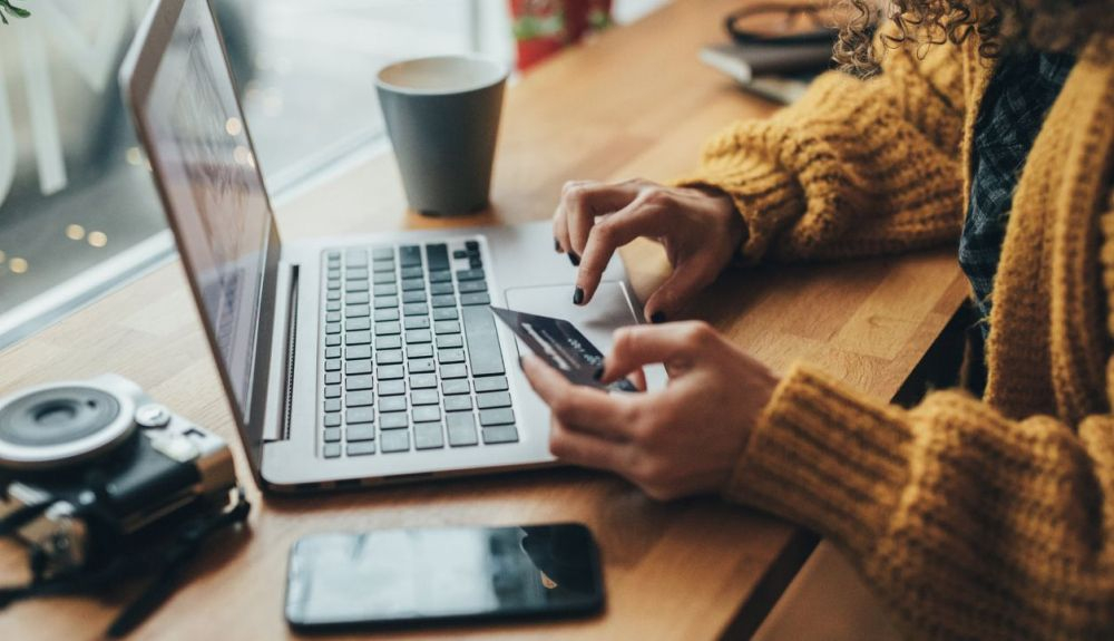 En España, existen 28,6 millones de usuarios que compran por internet. En España, existen 28,6 millones de usuarios que compran por internet.