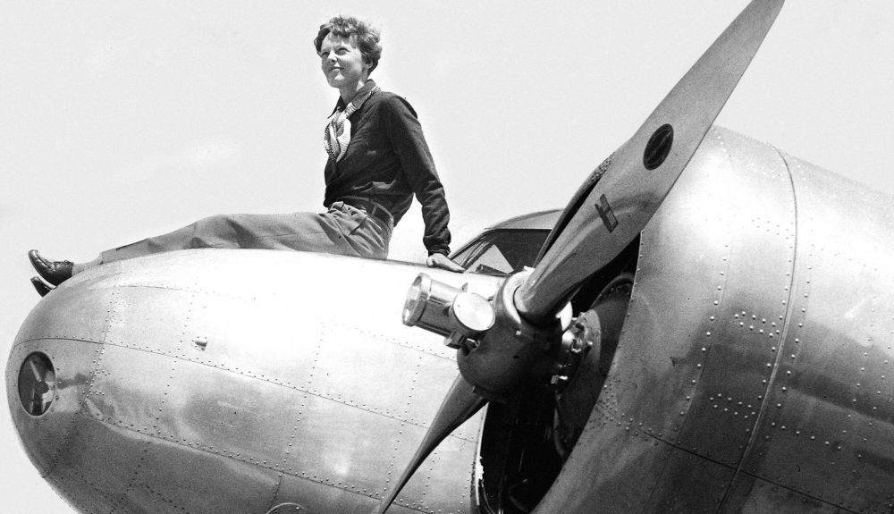 A pesar de las muchas teorías, la desaparición de Amelia Earhart y Fred Noonan sigue siendo un misterio. A pesar de las muchas teorías, la desaparición de Amelia Earhart y Fred Noonan sigue siendo un misterio.