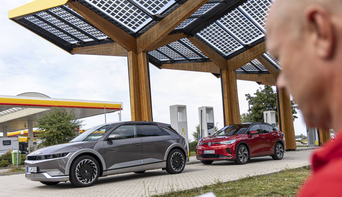 Hyundai Ioniq 5 AWD VW ID.4 GTX 4motion  (2)