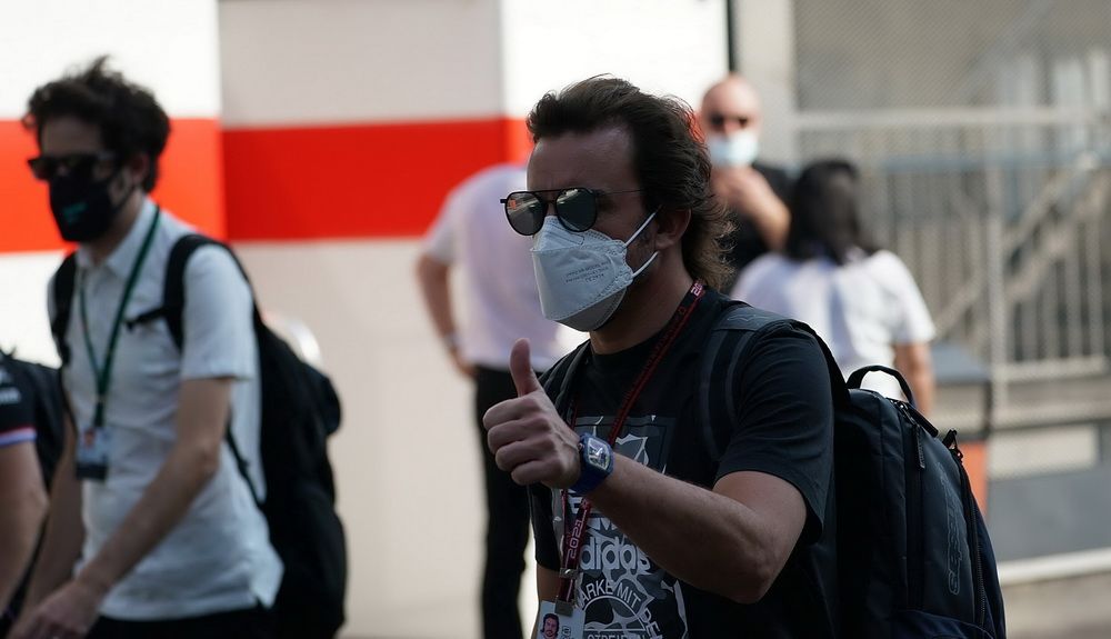 Fernando Alonso a su llegada al circuito de Yeda hoy jueves