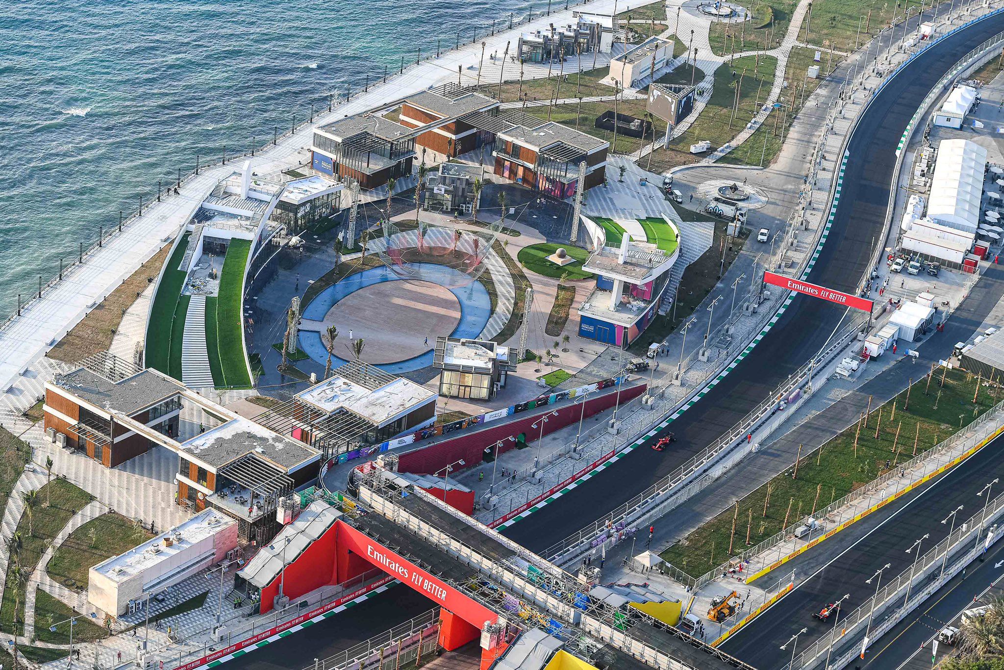 Vista aérea del circuito de Yeda durante la FP1, liderada por Lewis Hamilton