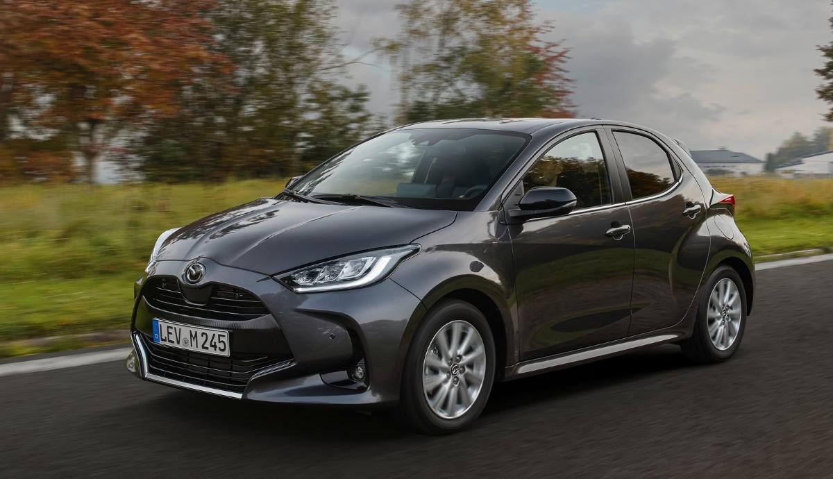 Mazda2 Hybrid 2022 basado en el Toyota Yaris