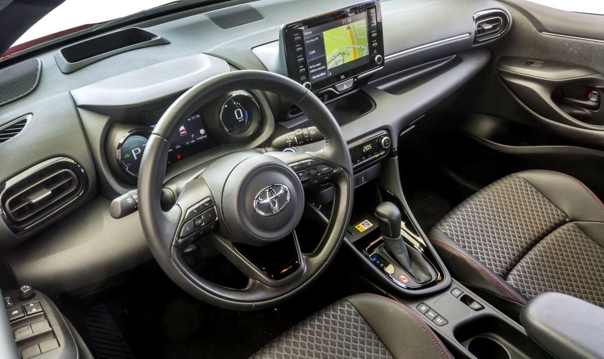 Clio vs Yaris  Tecnologías híbridas Renault   Toyota 36