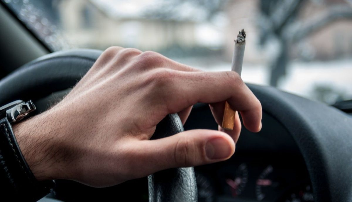 El Gobierno prohibirá fumar en los coches, cuándo entra en vigor el Plan de Sanidad contra el tabaco