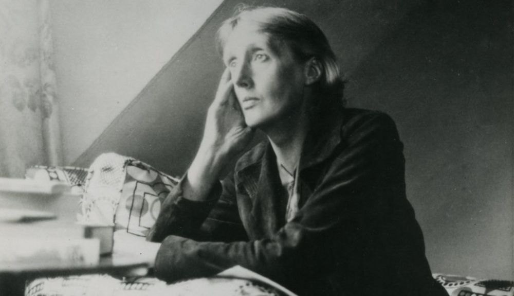 Virginia Woolf se educó en la vasta biblioteca de su padre.
