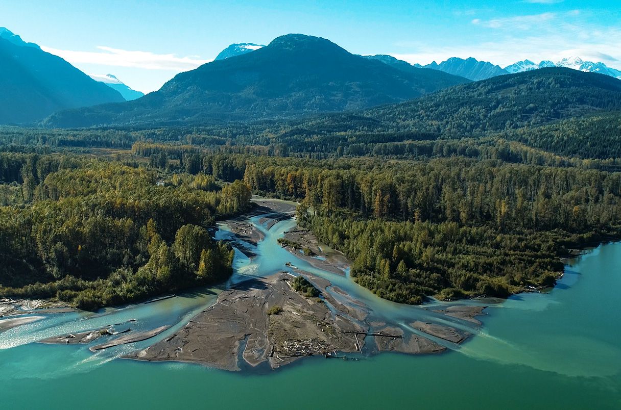 Hábitat de salmón recién creado en Strohn Creek, en el norte de Columbia Británica.