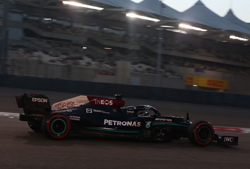 Lewis Hamilton (Mercecdes) fue el más rápido bajo los focos
