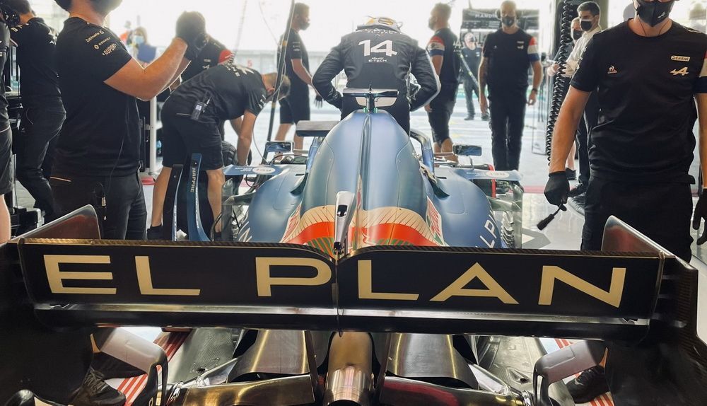 Fernando Alonso llevaba El Plan en su alerón trasero