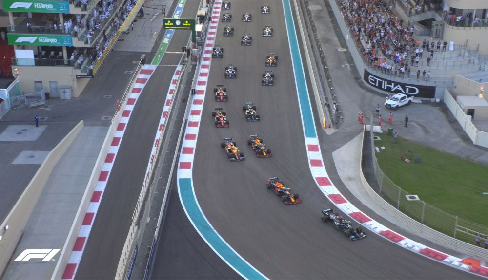 1 Salida de la carrera con Hamilton por delante de Verstappen