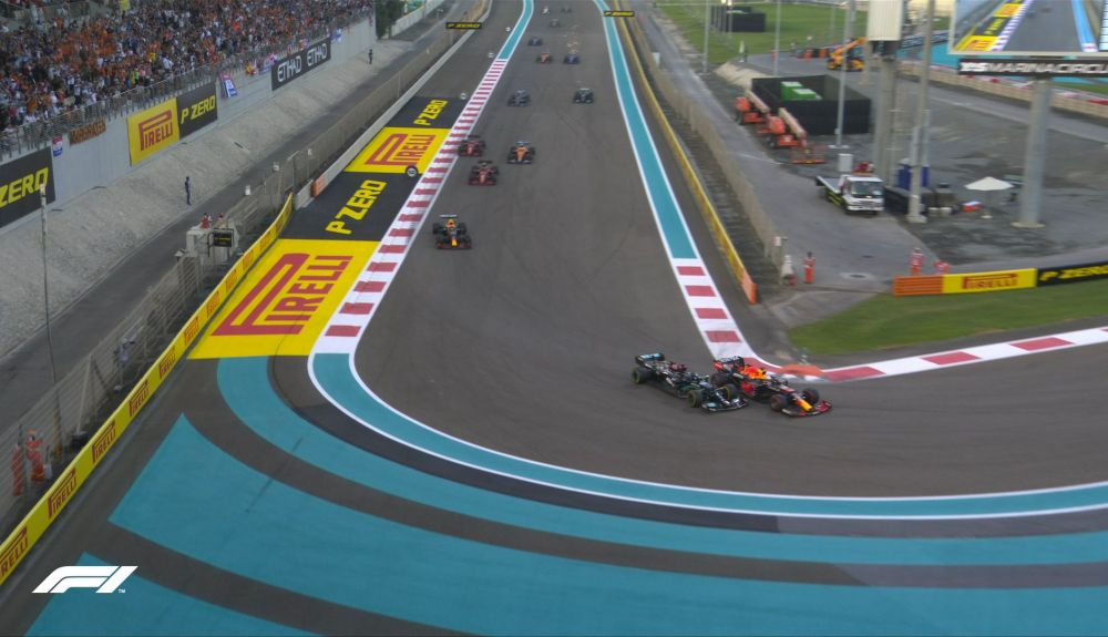 1 Max Verstappen adelantó a Lewis Hamilton en la curva 6