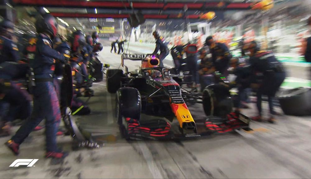 8 Segunda parada en boxes para Verstappen, aprovechando el VSC