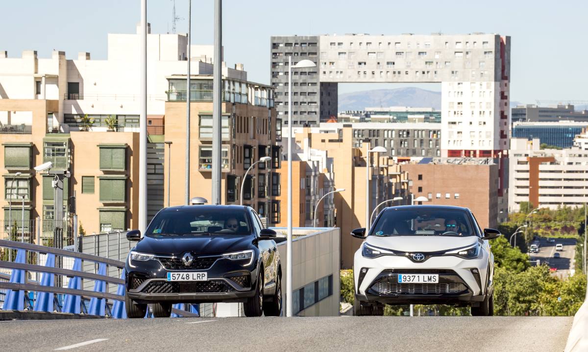 Renault Arkana E Tech vs Toyota C HR