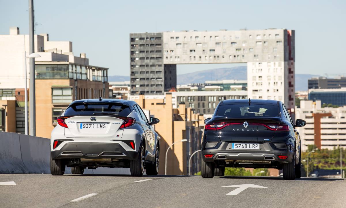 Renault Arkana E Tech vs Toyota C HR 