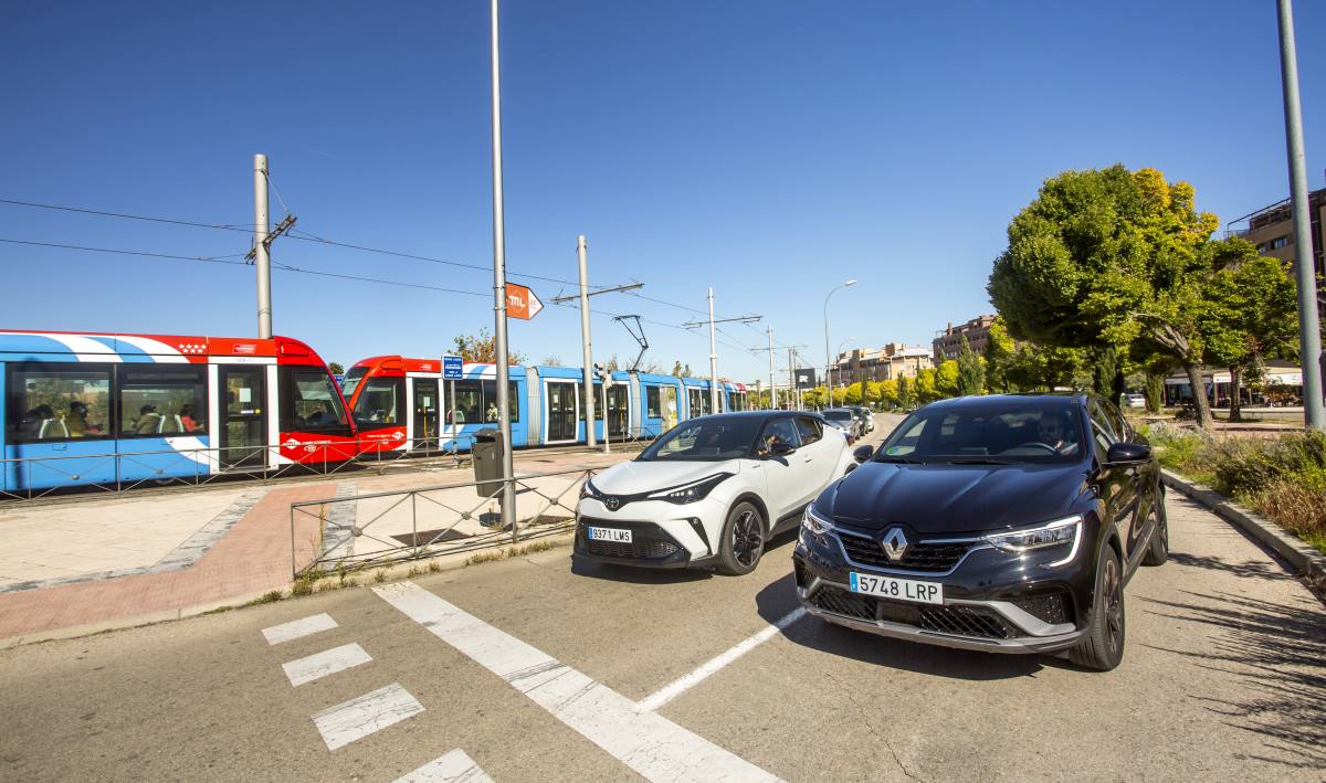Renault Arkana E Tech vs Toyota C HR 4