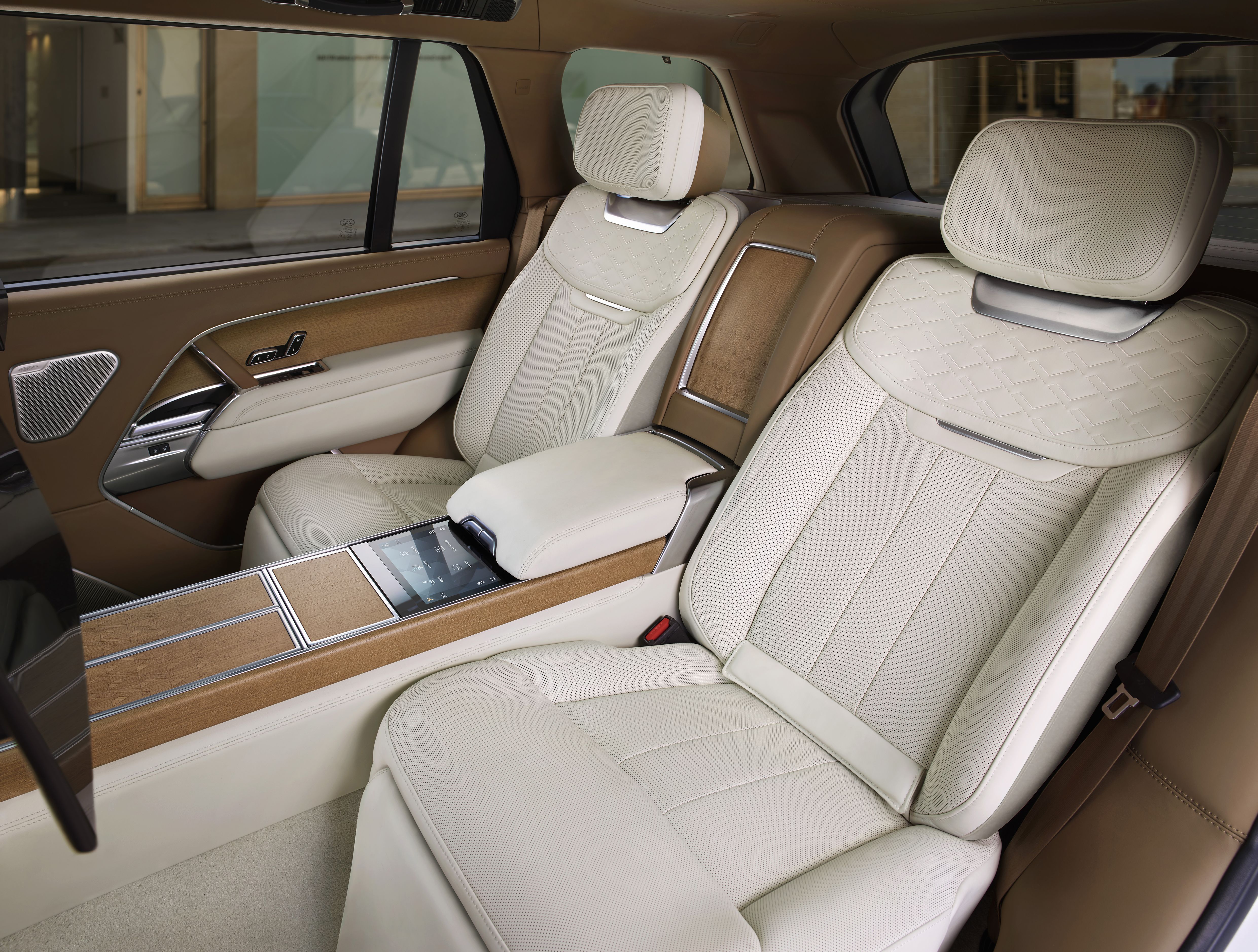 RR 22MY 11 LWB SV Serenity 261021 020 ALT