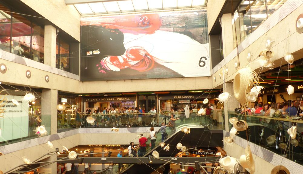 El Mercado de San Antón está en un fantástico edificio moderno que combina el típico mercado tradicional, con la restauración y las exposiciones culturales. El Mercado de San Antón está en un fantástico edificio moderno que combina el típico mercado tradicional, con la restauración y las exposiciones culturales.