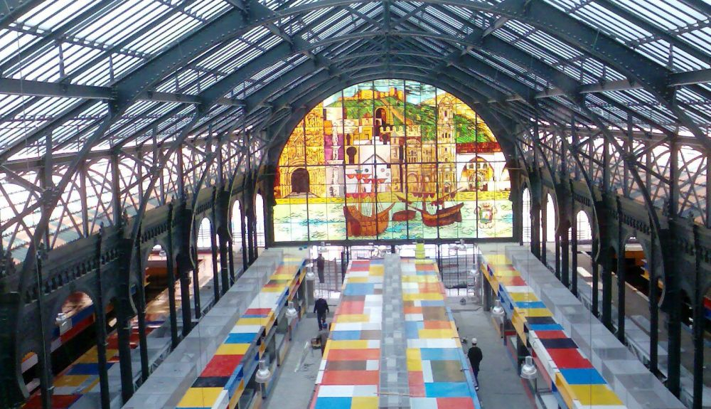 El edificio del Mercado Central de Atarazanas está levantado sobre uno antiguo astillero nazarí. El edificio del Mercado Central de Atarazanas está levantado sobre uno antiguo astillero nazarí.