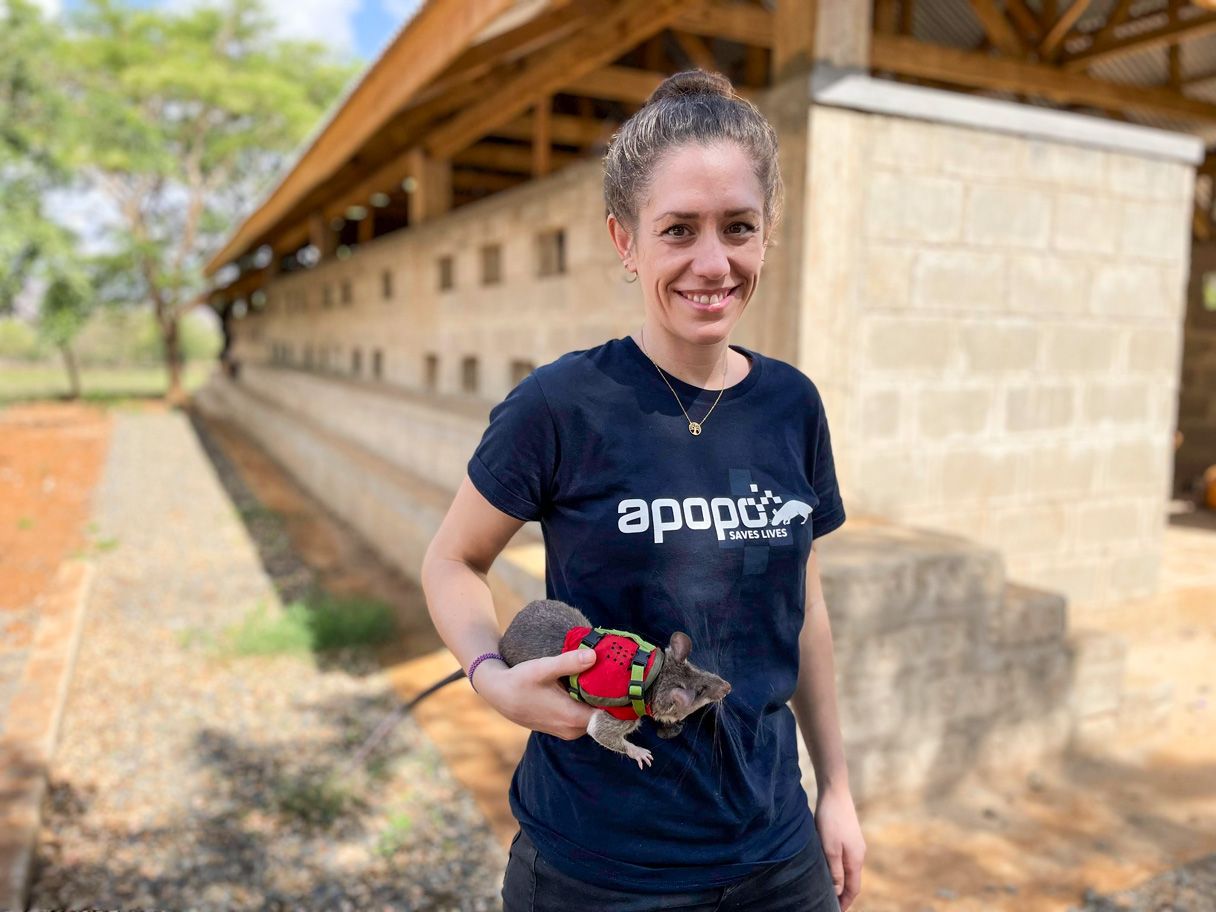 Donna Kean ha pasado los últimos 5 meses entrenando ratas para búsqueda y rescate en el sitio de investigación de APOPO en Tanzania.