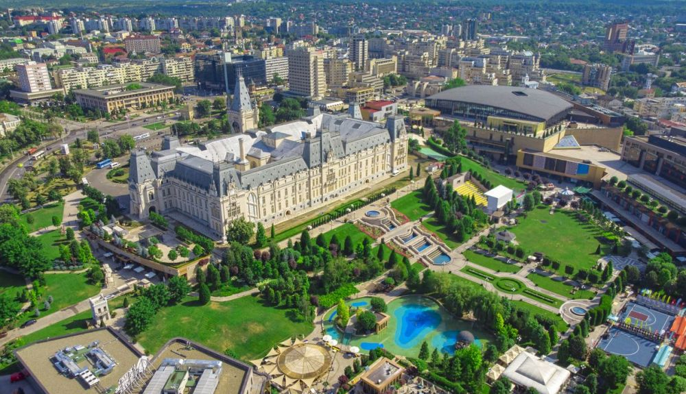 En Iasi destaca su opulento del Palacio de la Cultura. En Iasi destaca su opulento del Palacio de la Cultura.