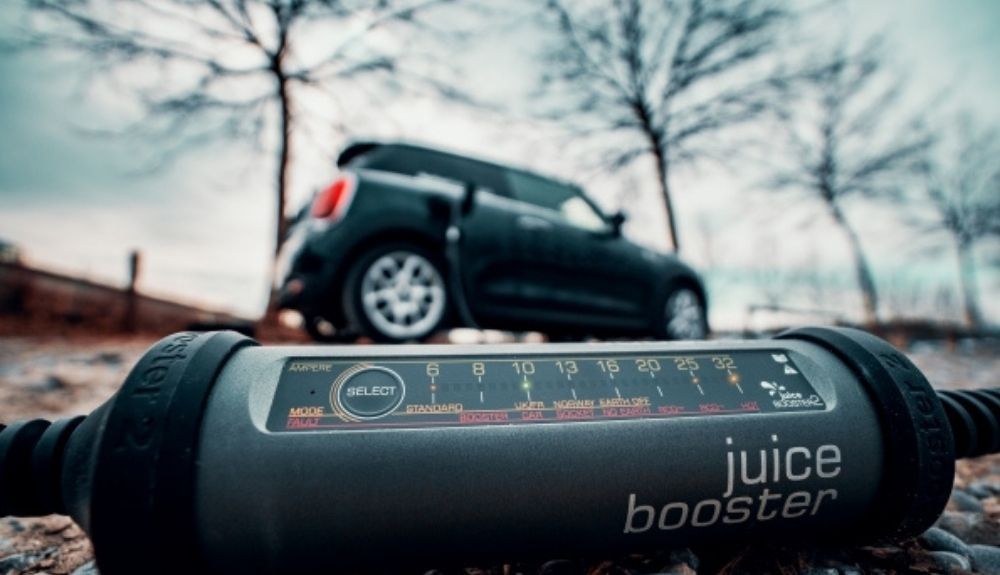 Juice Booster 2 es una estación de carga portátil compatible con todos los coches eléctricos.