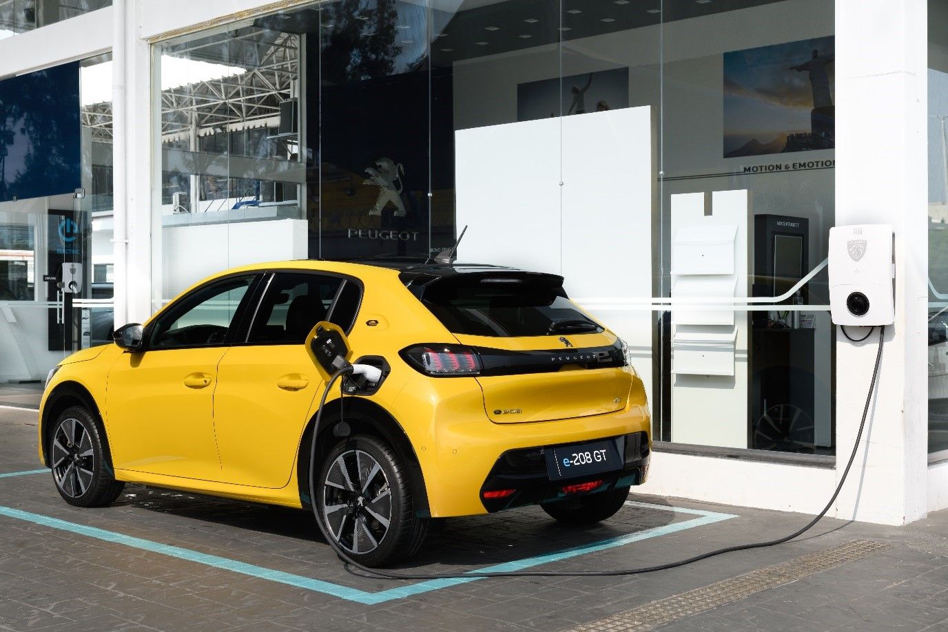 Peugeot e-208