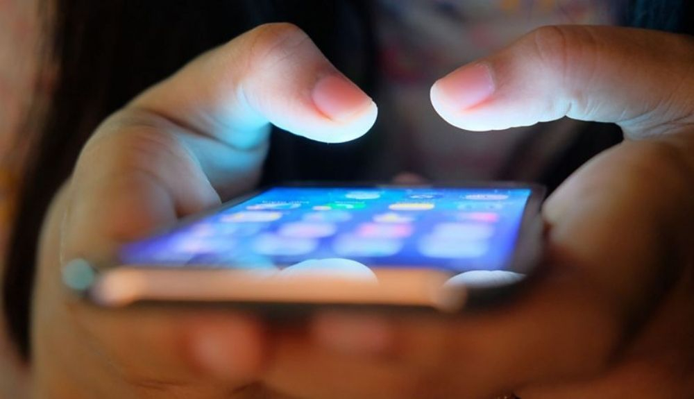 El apego a algunos a su teléfono móvil puede convertirse en una fobia. El apego a algunos a su teléfono móvil puede convertirse en una fobia.