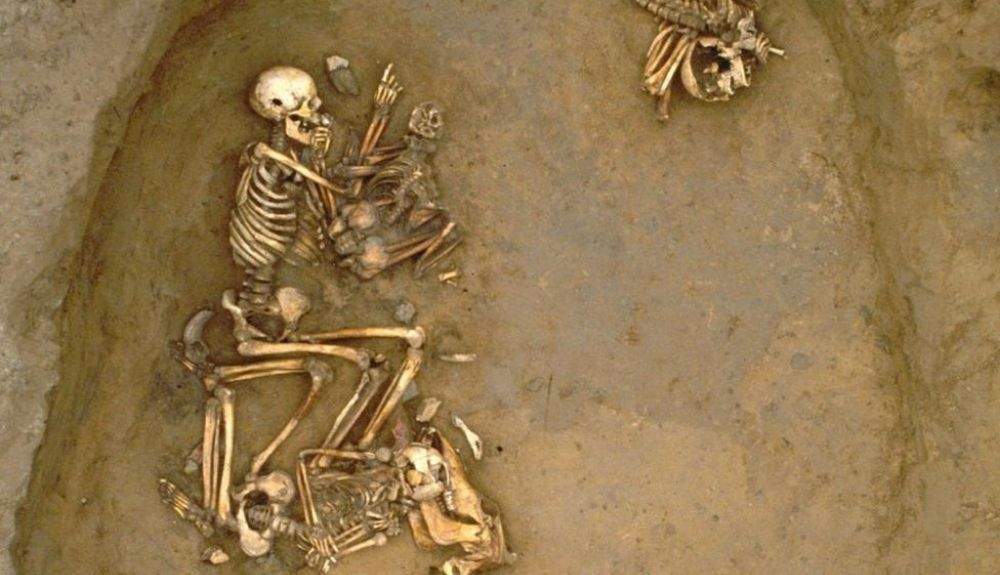 Un pozo funerario de la Edad de Bronce tardía de Cliffs End Farm en Kent.